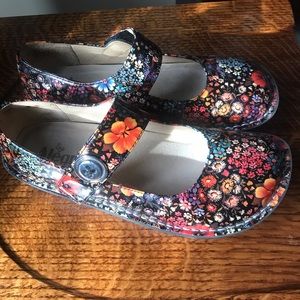 Algeria Floral Mary Janes
